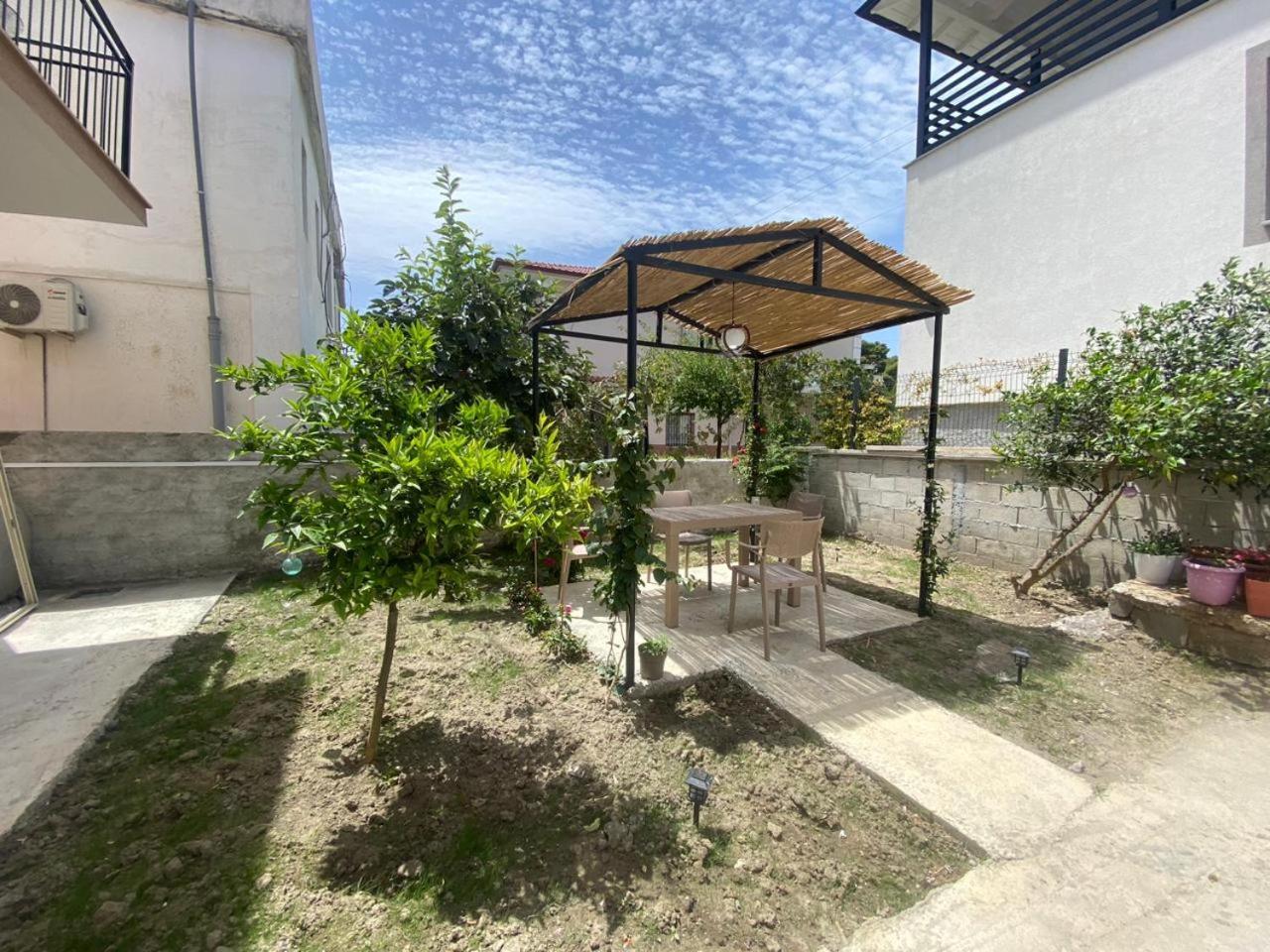 Vila Luani Vlorë Esterno foto
